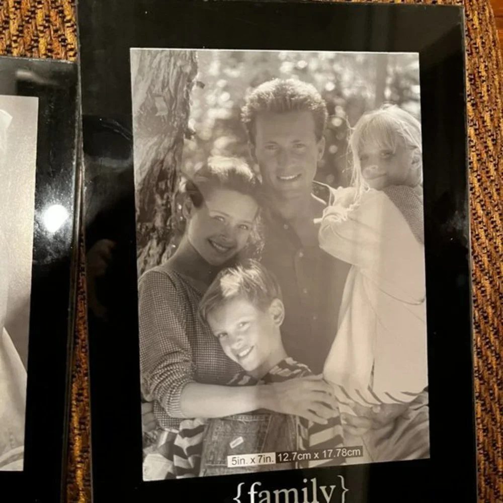 Picture Frame with a Slide-In Base / Holds two 4X6 photos and one 5X7 phone (new
